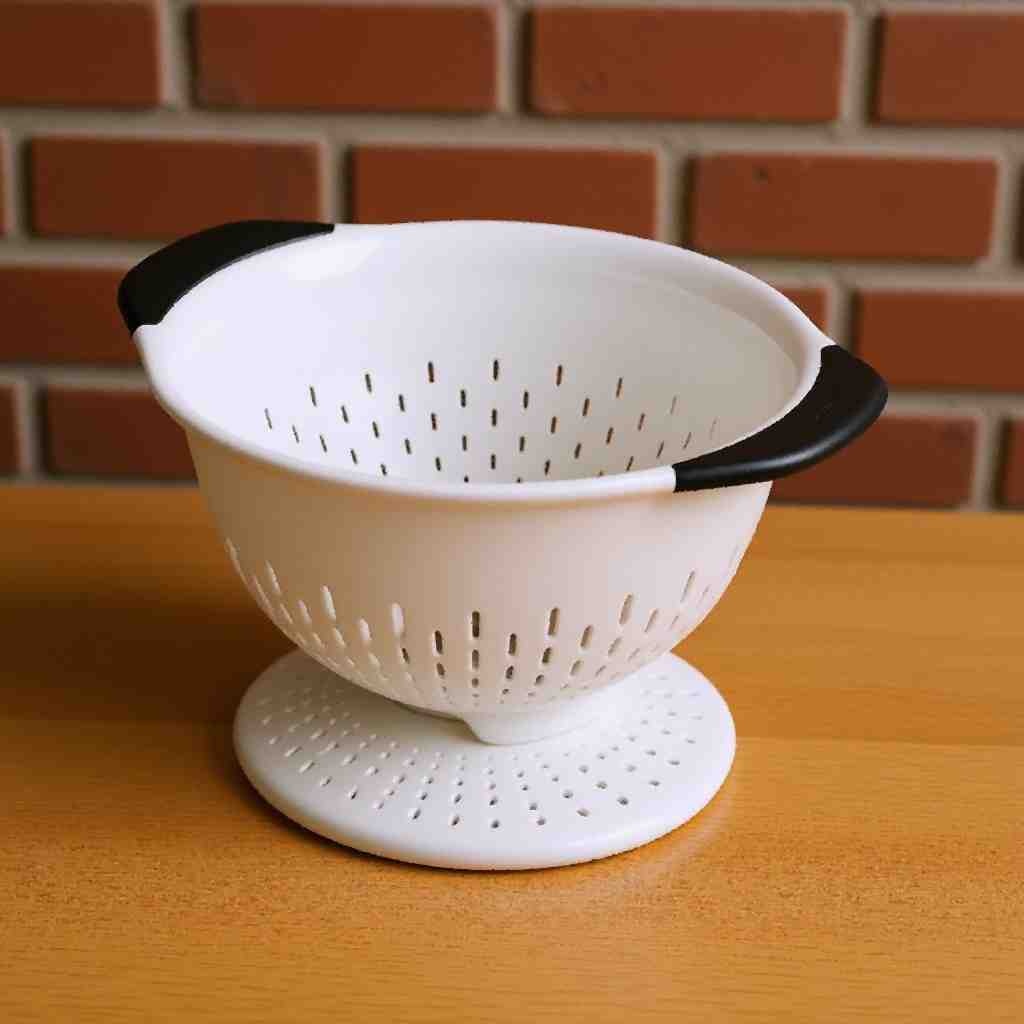 OXO Good Grips 3 Quart Plastic Colander