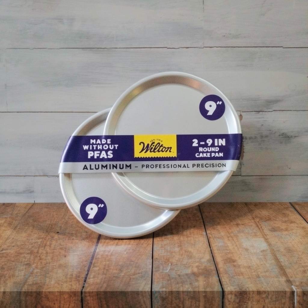 Wilton 2-Piece 9" Round Cake Pan Set