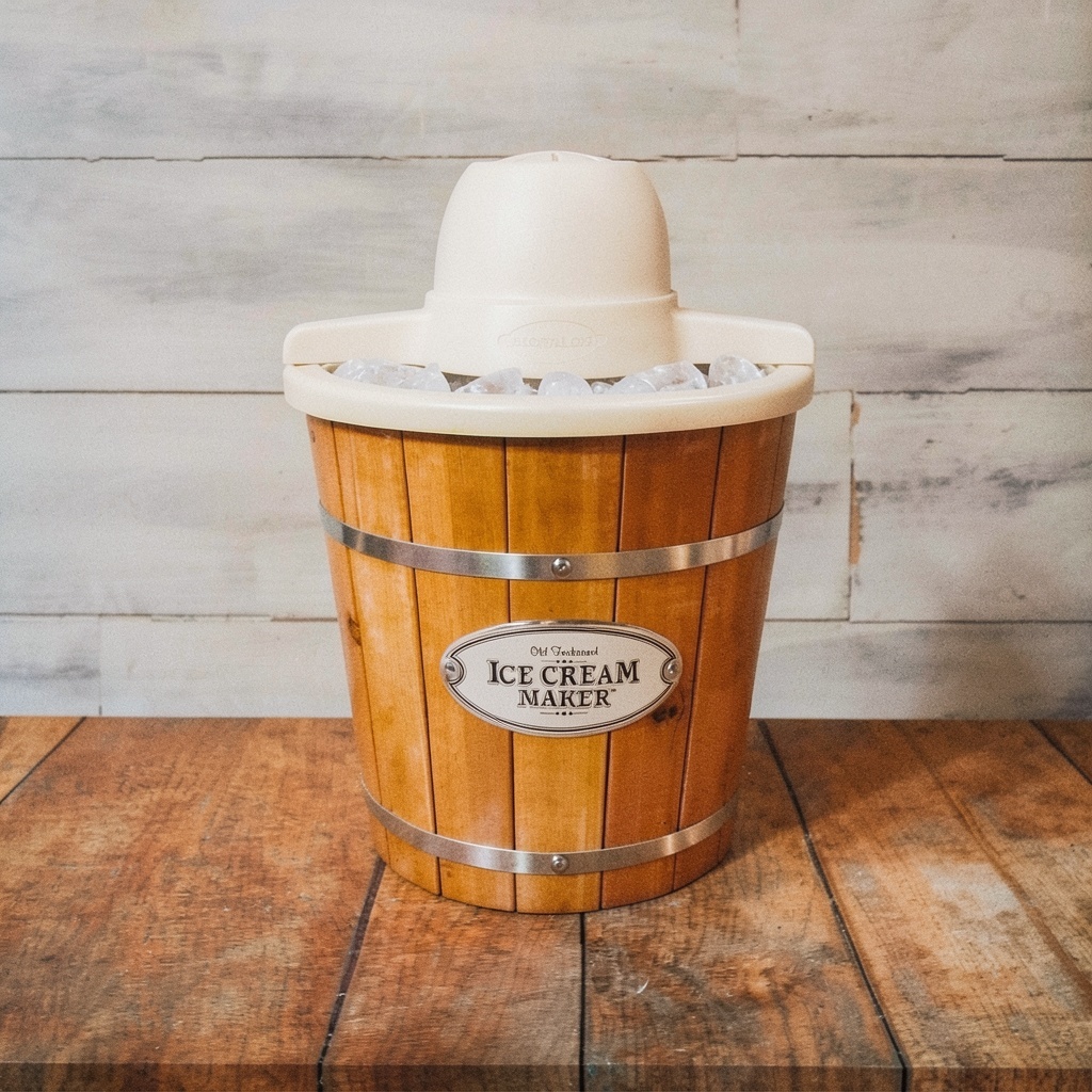 Nostalgia 4 Quart Electric Ice Cream Maker (Light Wood)
